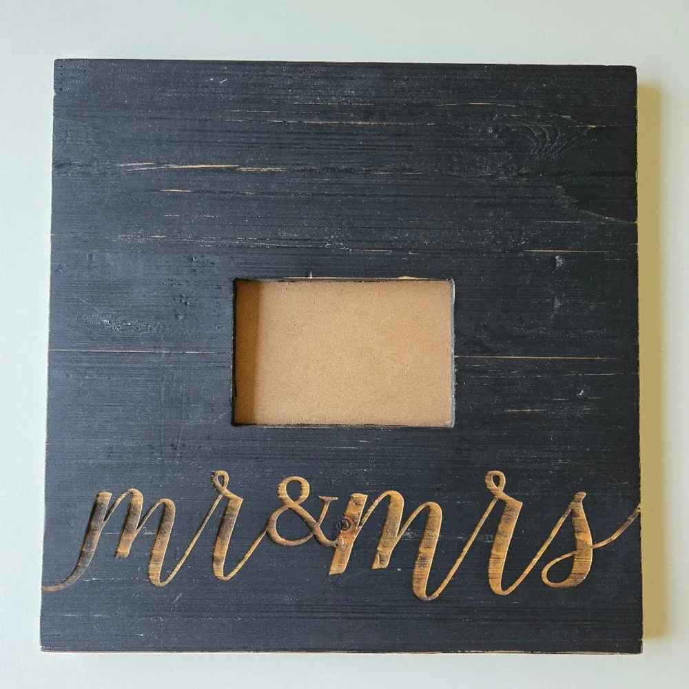 SoHa Living Elegant Black 'Mr & Mrs' Photo Frame